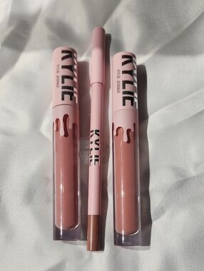kylie liquid lipstick and lip liner combo